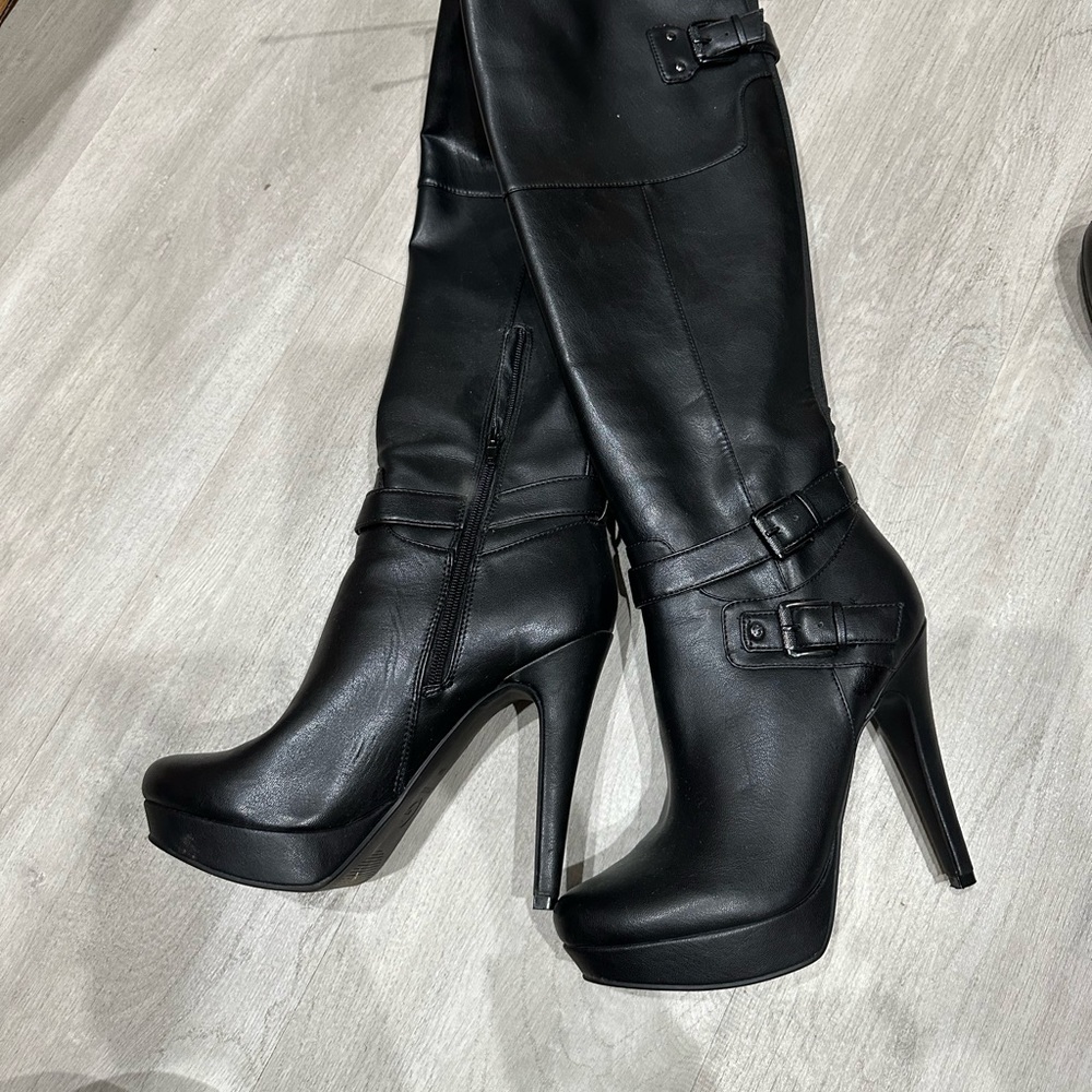 GUESS knee high heeled leather boots 8 1/2
